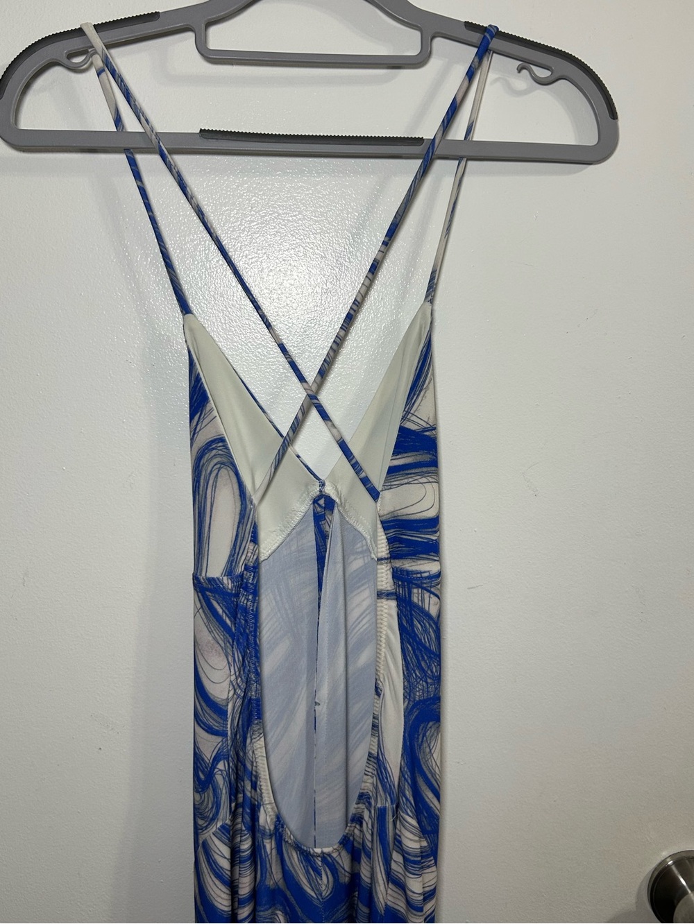 Norma Kamali Blue and White Swirl Print Flared Low Back Jumpsuit - Picture 6 of 9